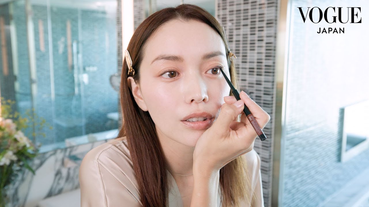 蛯原友里の透明感を重視した大人のヌーディメイク。| Beauty Secrets | VOGUE JAPAN