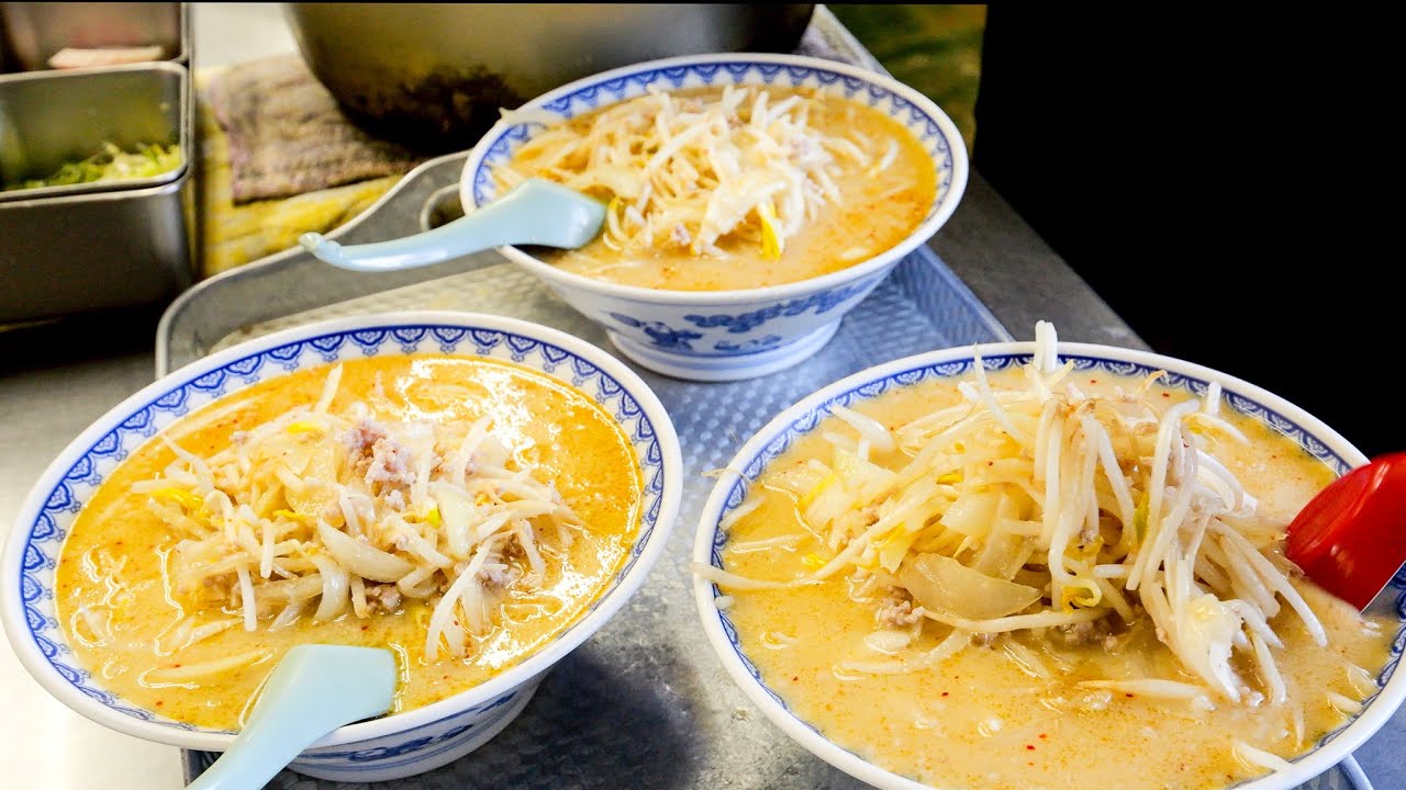 驚異的な人気を誇る行列ドライブイン・ラーメン食堂の衝撃グルメ10選丨Japanese Good Old Diner