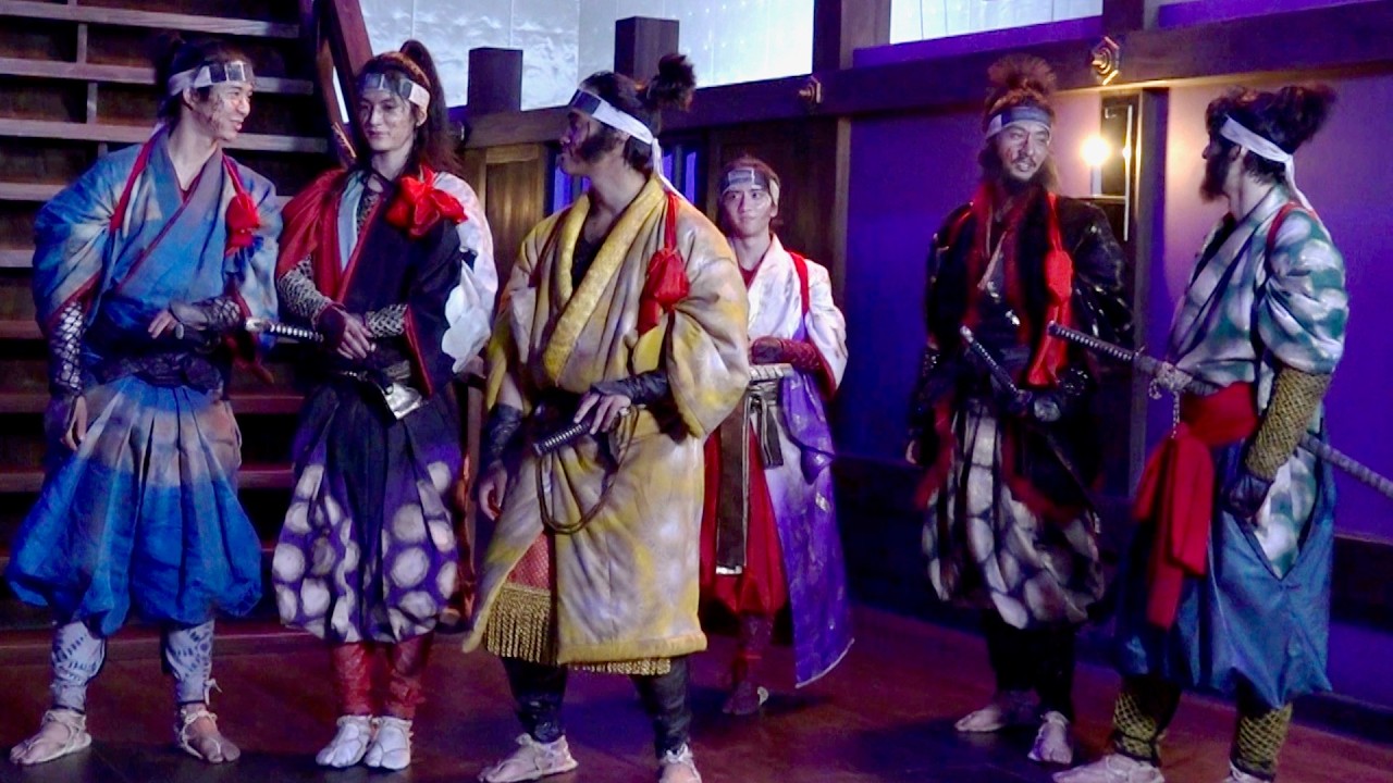 【八犬伝】役所広司と内野聖陽が熱い抱擁!渡邊圭祐、鈴木仁、板垣李光人、水上恒司、松岡広大、佳久創、藤岡真威人、上杉柊平、八犬士キャストの撮影舞台裏/映画『八犬伝』メイキング映像