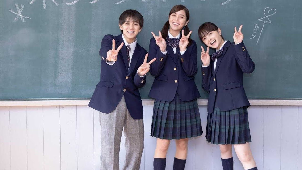 <石川恋>Travis Japan宮近海斗&葵わかなと制服姿披露 ドラマ「ホンノウスイッチ」で2人の恋をかき乱す!?