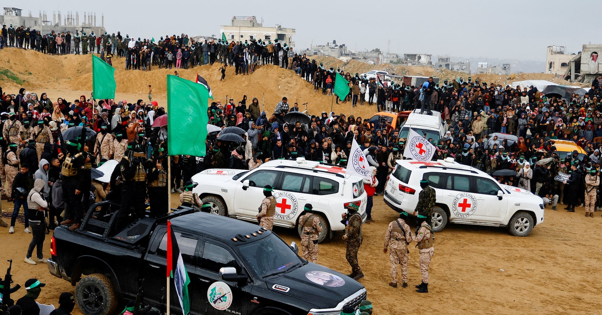 ハマス、最年少2人含む人質4人の遺体引き渡し | ロイター ハマス、最年少2人含む人質4人の遺体引き渡し | ロイター