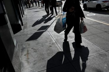 米消費者信頼感、2021年８月以来の大幅低下－経済先行きを懸念 - Bloomberg