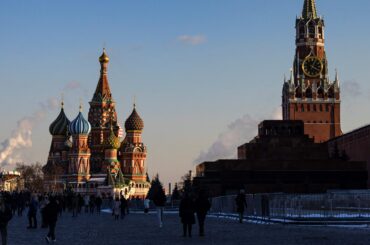 アングル：苦境のロシア経済、トランプ米大統領の早期終戦案は助け船か | ロイター