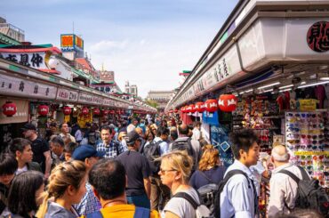だからマナーの悪い外国人観光客が激増した…深刻化するオーバーツーリズムで政府が今すぐ断行すべき政策 地域住民のための公共サービスを旅行者が破壊している | PRESIDENT Online（プレジデントオンライン）