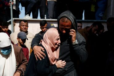 停戦発効後のガザにイスラエルが空爆、少なくとも15人死亡 | ロイター