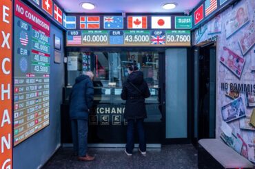 トルコ市場に持ち直しの兆し、売り和らぐ－当局が相次ぎ市場対策 - Bloomberg