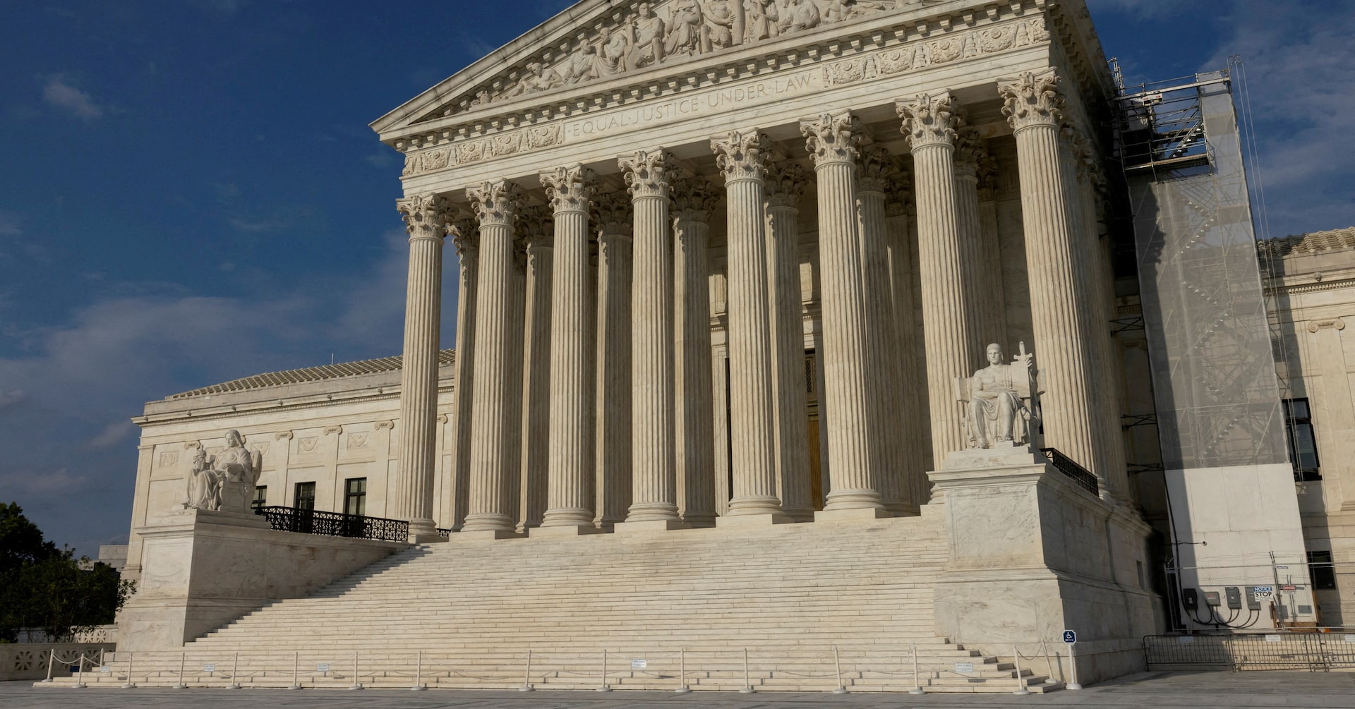 不利な判決出す裁判所に「最高裁が対応を」、米政権 司法攻撃強める | ロイター 不利な判決出す裁判所に「最高裁が対応を」、米政権 司法攻撃強める | ロイター