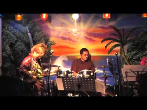 三線ライブの店 嘉良来亥~からくい~ 村吉茜 城間竜太