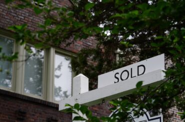 米新築住宅販売、2月1.8％増　気温上昇とローン金利低下が追い風 | ロイター