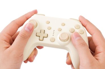 3COINS、Switch用「ミニワイヤレスコントローラー」を本日発売！ ジャイロ機能&ターボ連射機能付き - GAME Watch