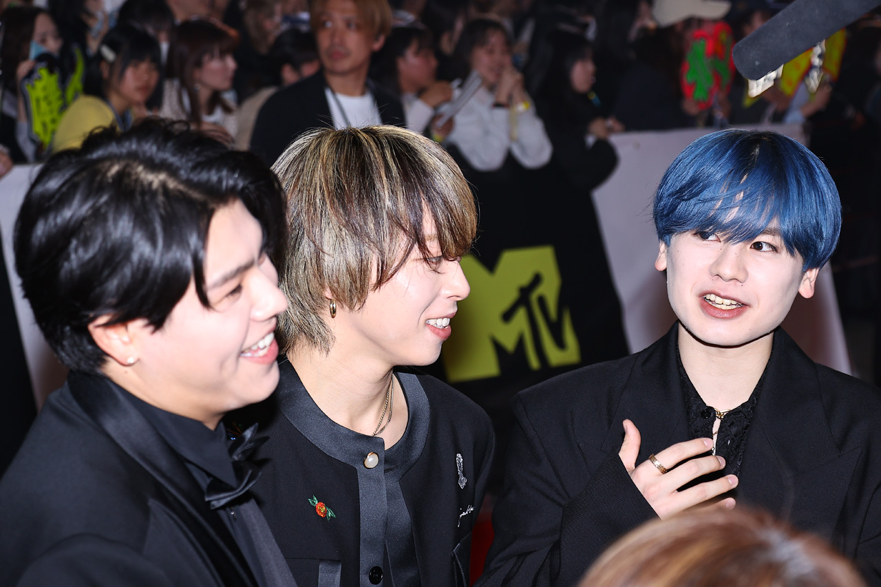 BE:FIRST・SOTA、MANATO、LEO『MTV VMAJ』レッドカーペットに！歓声に応えながら2