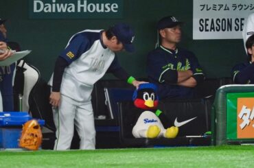 ヤクルトベンチの光景が「マジで泣ける」　高津監督の"ポンポン"にX感涙「つば九郎さん…」 | Full-Count