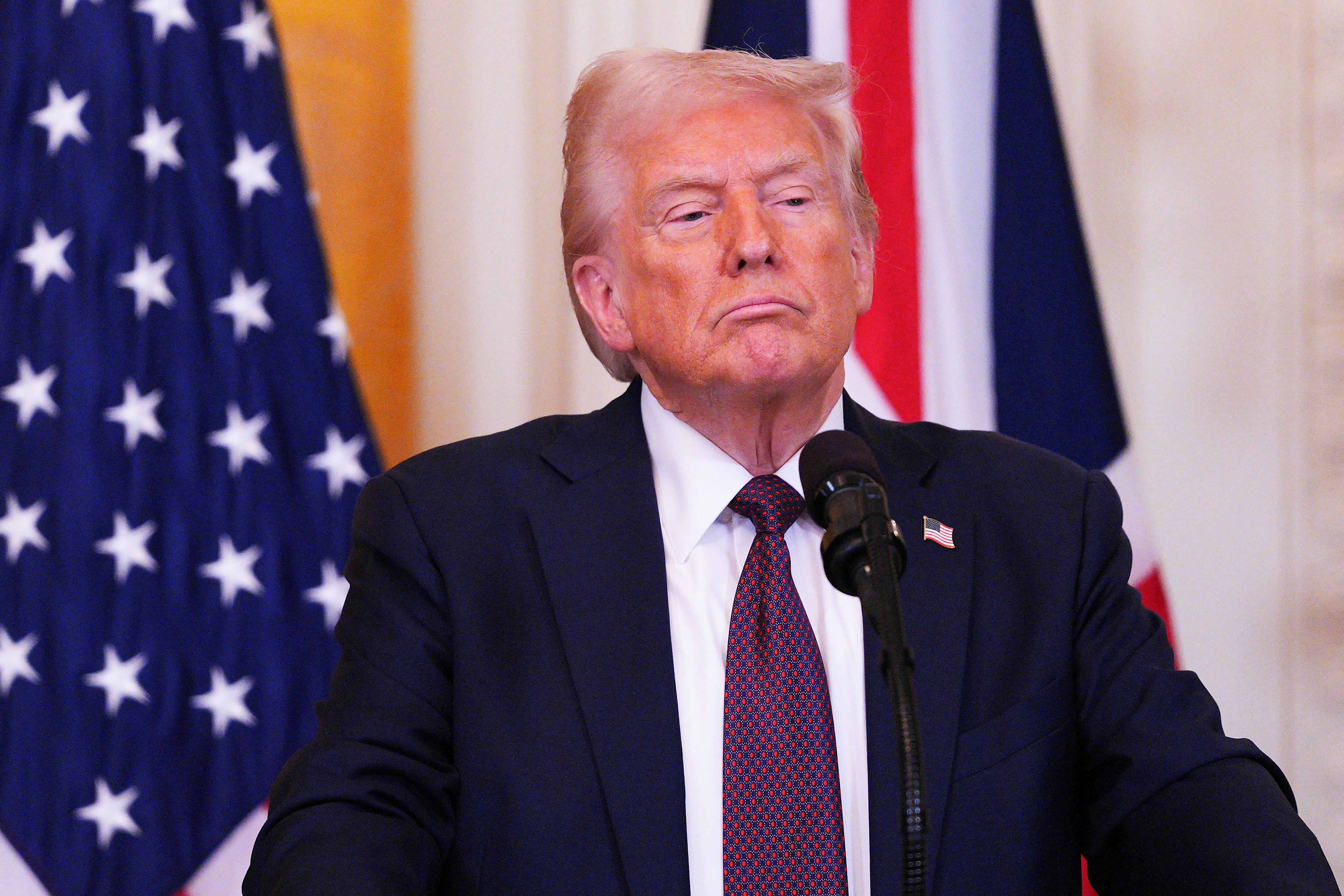 トランプ米政権の政府職員大量解雇指示を一時差し止め、地裁判断