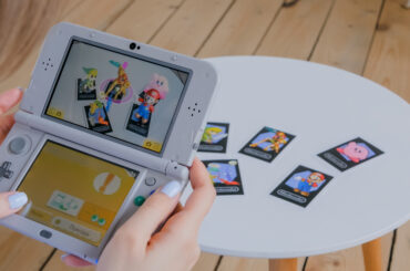 任天堂、ゲーム機にスマホを固定する特許取得。スイッチ2で2画面ゲームが実現？ | Gadget Gate