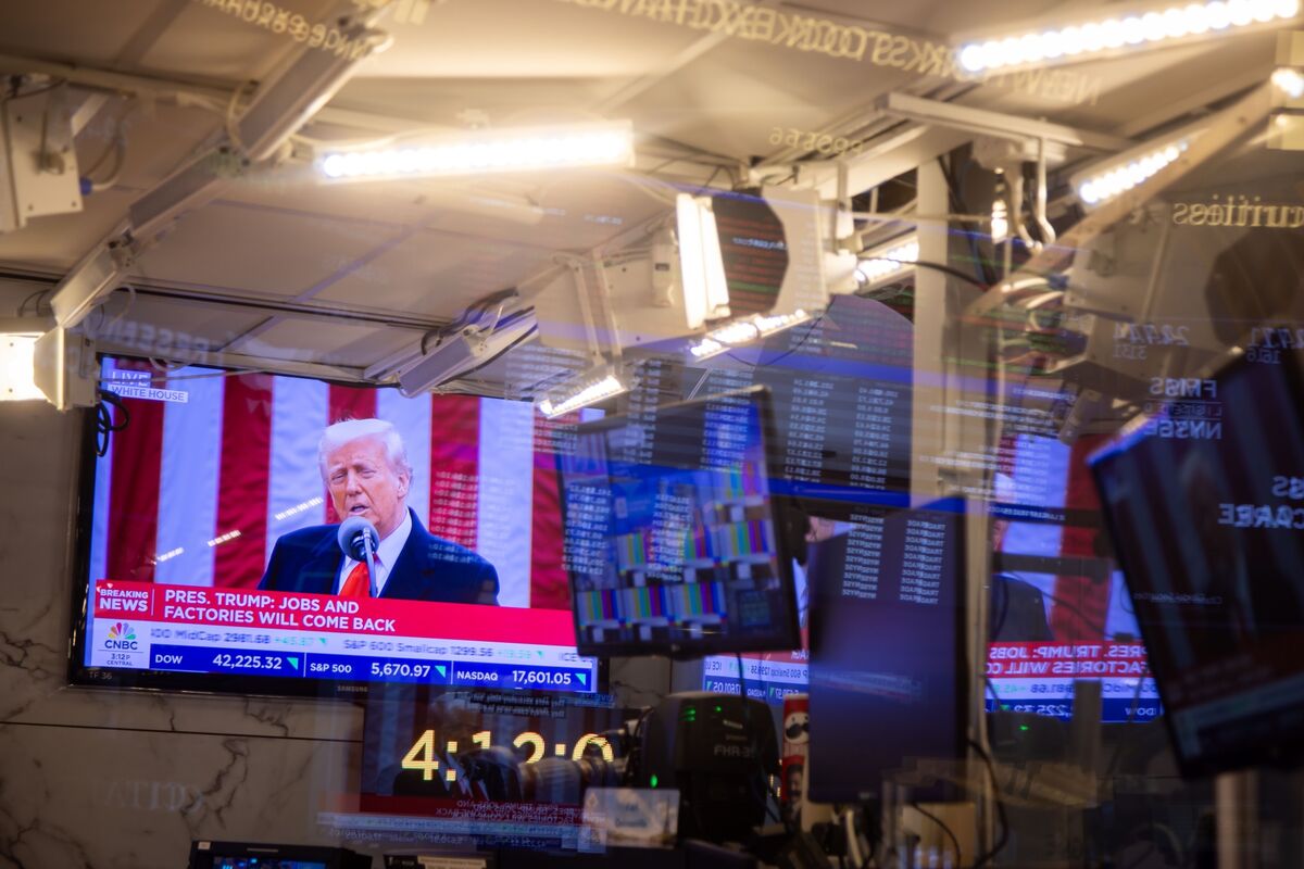 米小型株が弱気相場入り、トランプ氏「米国第一主義」への期待が剥落 – Bloomberg 米小型株が弱気相場入り、トランプ氏「米国第一主義」への期待が剥落 - Bloomberg