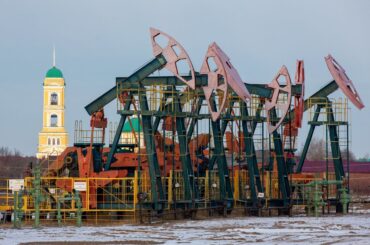 ＯＰＥＣプラス、予想上回る増産の５月実施で合意－原油は一段安 - Bloomberg