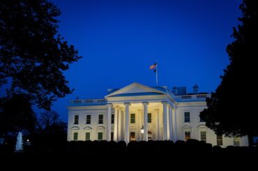 物議醸す新興メディア｢ゼロヘッジ｣、ホワイトハウスの代表記者団入り - Bloomberg