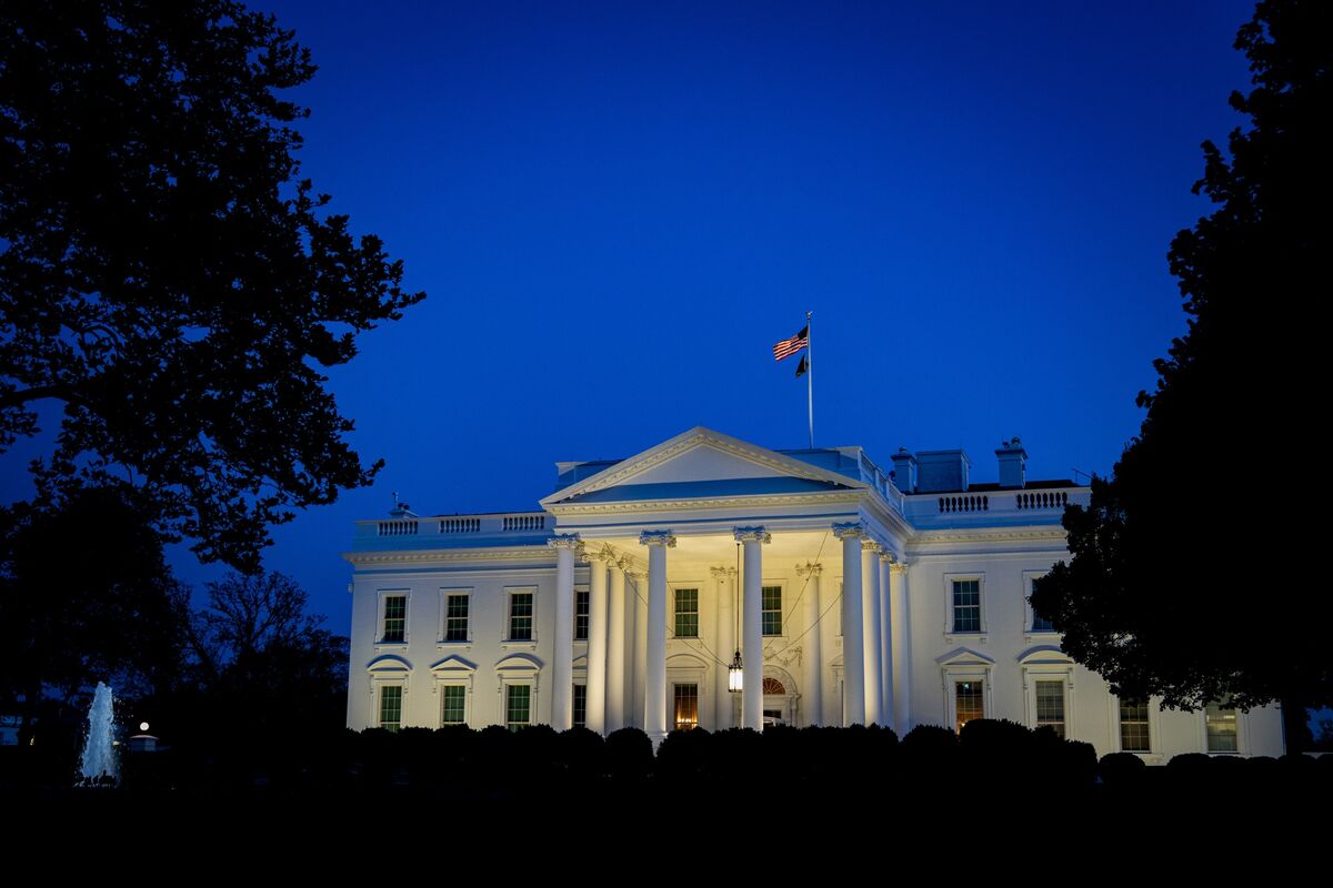 物議醸す新興メディア「ゼロヘッジ」、ホワイトハウスの代表記者団入り – Bloomberg 物議醸す新興メディア「ゼロヘッジ」、ホワイトハウスの代表記者団入り - Bloomberg