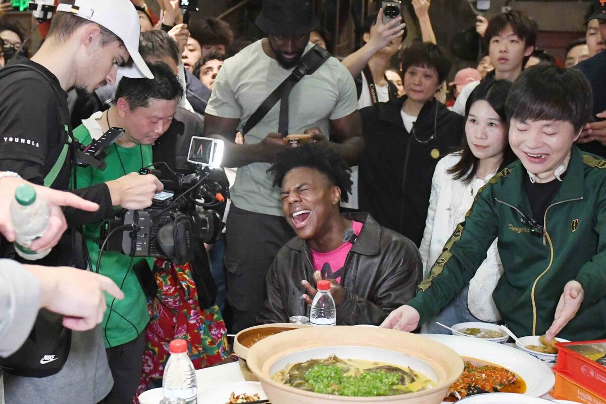 米人気ユーチューバー、未来的な中国テクノロジー紹介-視聴者を魅了 – Bloomberg 米人気ユーチューバー、未来的な中国テクノロジー紹介-視聴者を魅了 - Bloomberg