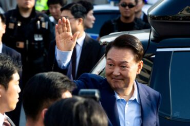 韓国前大統領「クーデターではない」、内乱罪初公判で起訴内容否認 | ロイター
