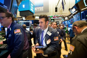米国資産売り加速、ＦＲＢ独立性に疑問符－トランプ氏再び利下げ要求 - Bloomberg