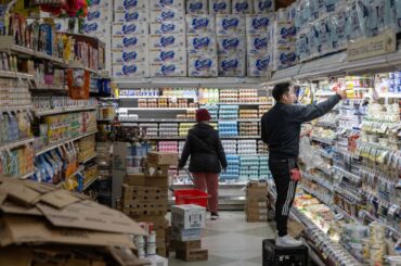 米消費者マインド指数、４月は大幅に低下－インフレ期待上昇 - Bloomberg