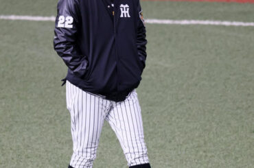 阪神対DeNA　練習を見る阪神藤川監督（撮影・加藤哉）