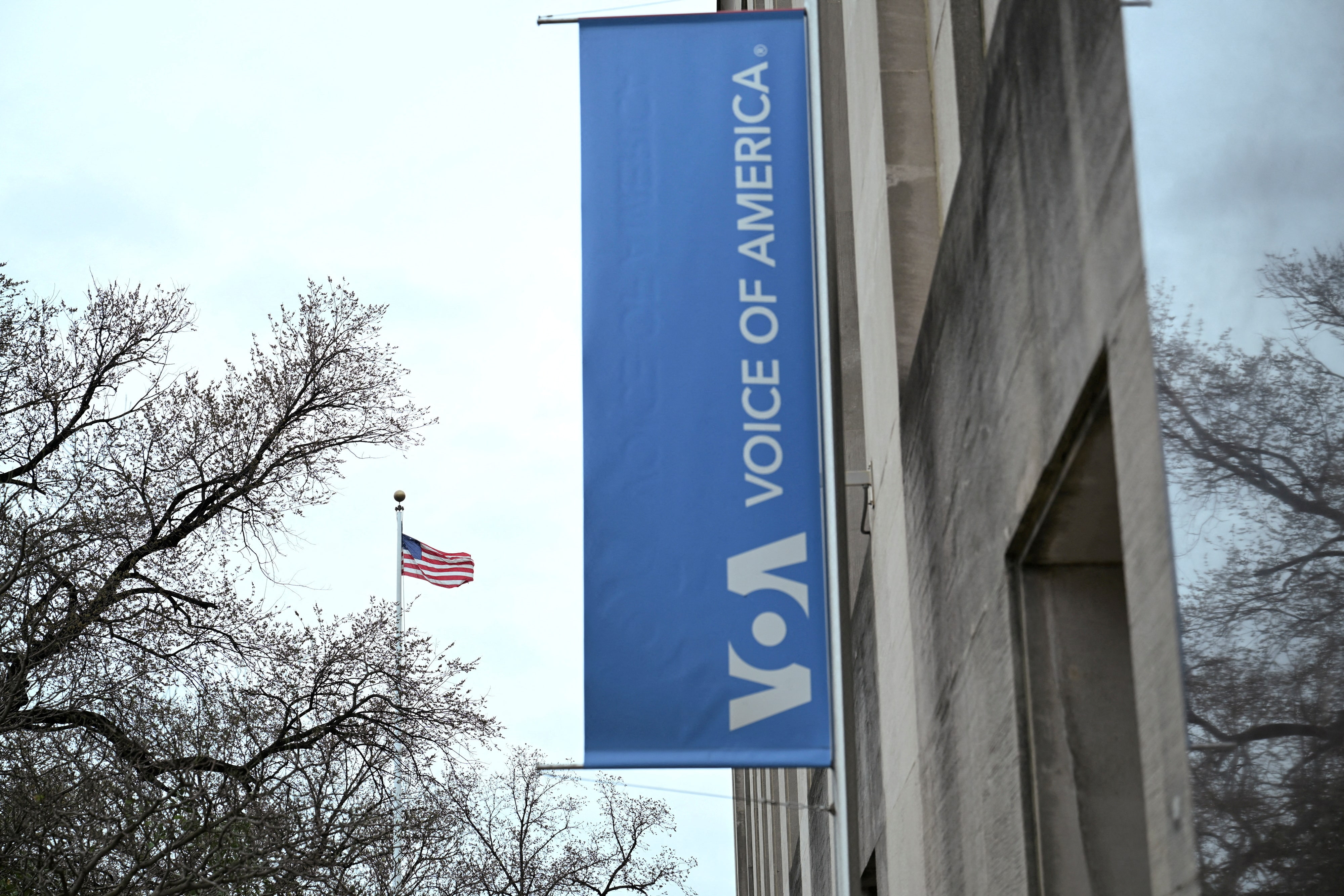 米連邦裁判所、政府系メディア閉鎖に待った　トランプ政権に差し止め命令