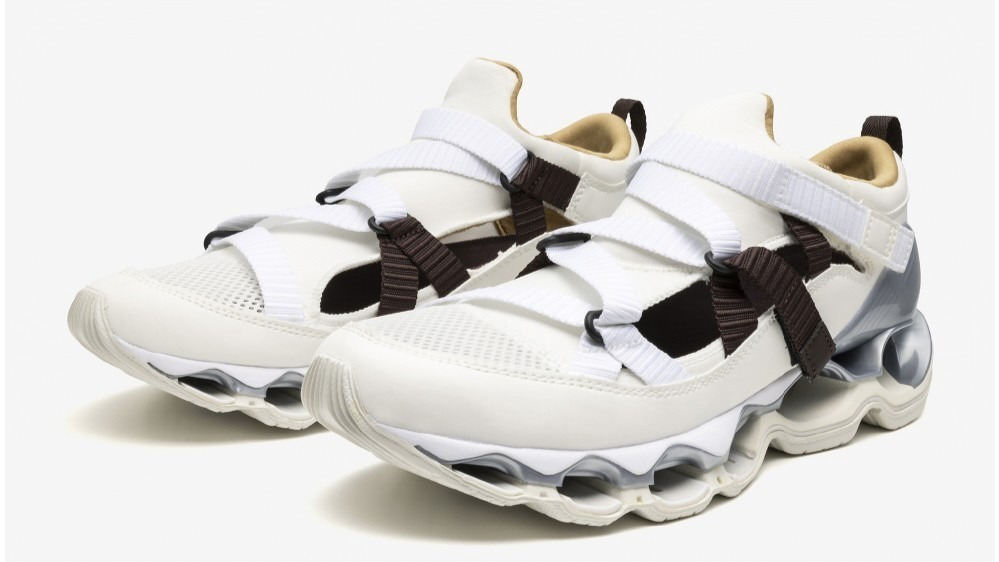 スピック＆スパン ミズノ「ウエーブ プロフェシー ストラップ」22,550円