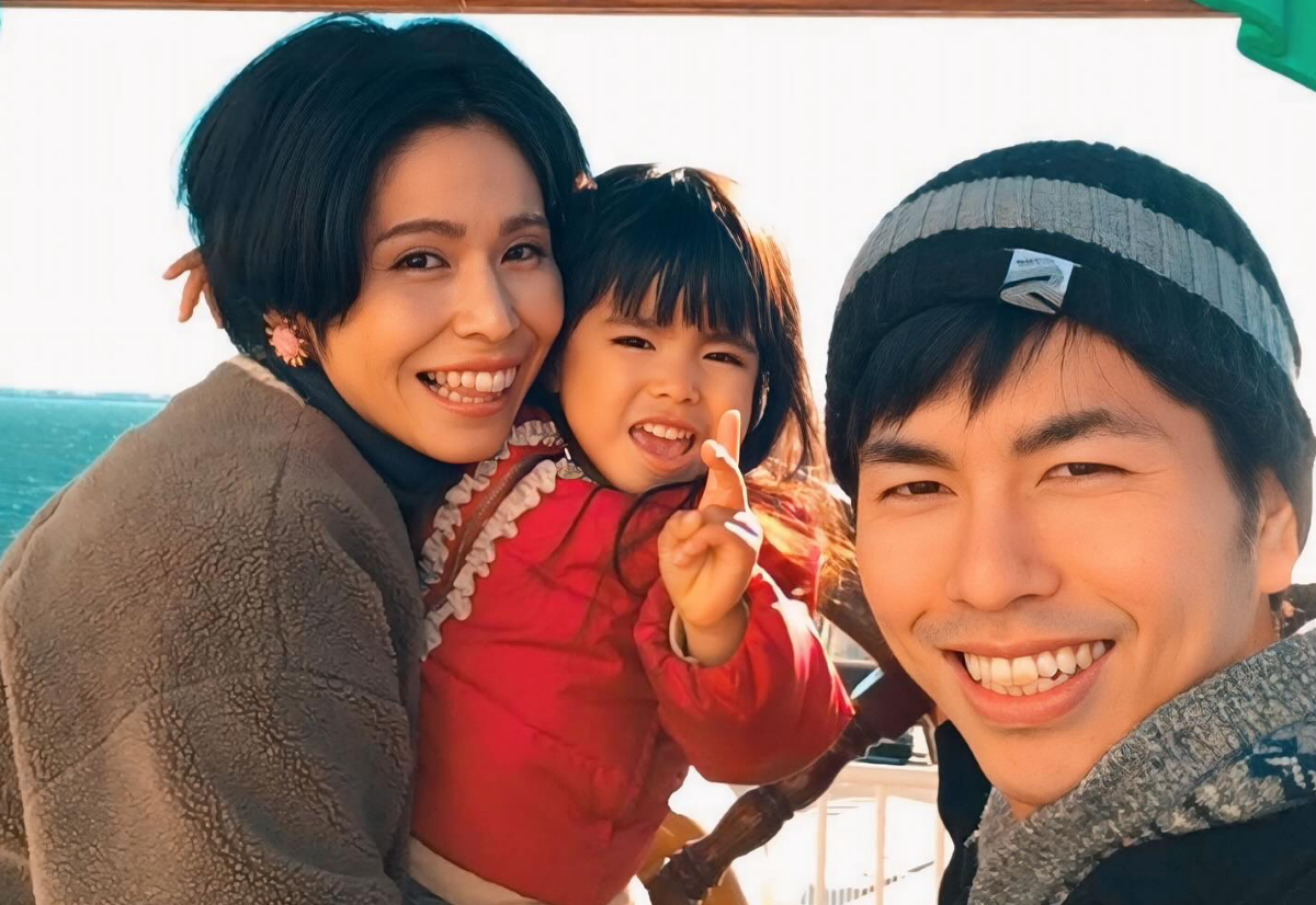 【七回忌インタビュー】池袋暴走事故遺族・松永拓也さん。「3人で住んでいた部屋を改装し一歩ずつ」事故から6年経った現在地 – NEWSポストセブン 松永拓也さん、真菜さん、莉子ちゃん。家族3人が笑顔で過ごしていた日々は戻らない。