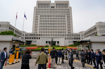 三権分立が完全に崩壊、韓国に民主政治が根付かないのはなぜか――鈴置高史氏に聞く - デイリー新潮