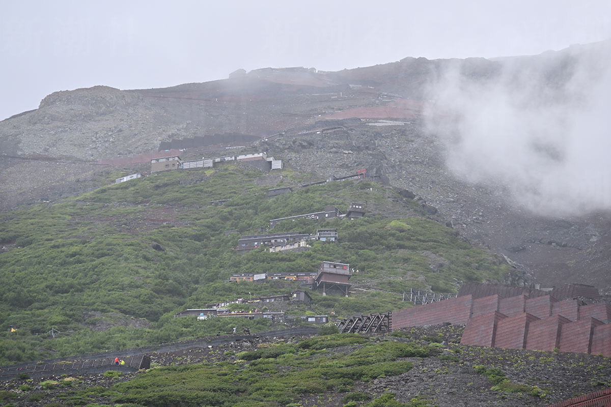 オーバーツーリズム批判は外国人差別か? 富士山で連続遭難した中国人大学生に批判が殺到…専門家は「地元住民のケアと外国人排斥は無関係」 – デイリー新潮 オーバーツーリズム批判は外国人差別か? 富士山で連続遭難した中国人大学生に批判が殺到…専門家は「地元住民のケアと外国人排斥は無関係」 - デイリー新潮