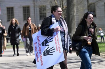 アングル：留学生に広がる不安、ビザ取り消しに直面する学生を米大学が支援 | ロイター