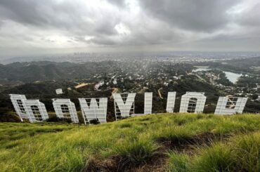 ネットフリックスやディズニーの株価下落、外国映画への関税計画で - Bloomberg