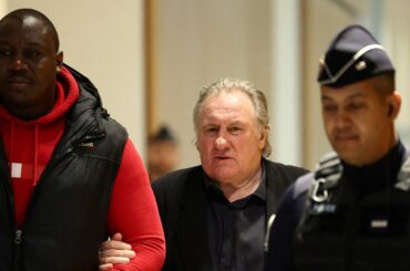 仏俳優ドパルデュー被告に有罪判決、女性2人に性的暴行 | ロイター