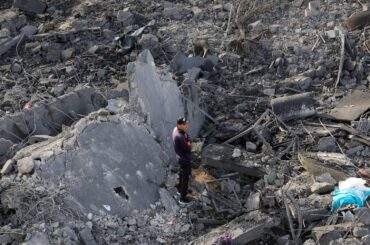 イスラエル軍のガザ攻撃で70人超死亡、ヨルダン川西岸でも衝突 | ロイター