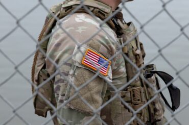 米陸軍、トランスジェンダー兵士の記録を出生時性別へ　除隊へ追い詰め | ロイター