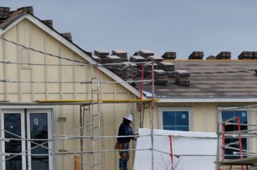 米新築住宅販売、4月10.9％増で22年以来の高水準、見通しには影 | ロイター