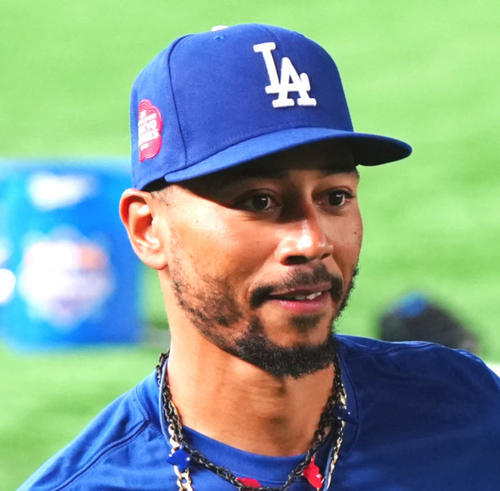 ベッツが息子の始球式で捕手役 ハプニングで観客笑顔、ボブルヘッドデー – nikkansports.com ムーキー・ベッツ(2025年3月撮影)