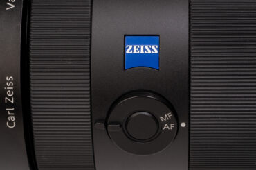 赤城耕一の「アカギカメラ」 117回：格安の大口径標準ズームに見る“ツァイス”のおもむき - デジカメ Watch