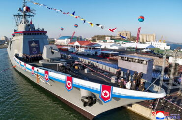 まさか対馬海峡を通る？ 北朝鮮オリジナルの大型駆逐艦が進水！ 超音速ミサイル＆弾道ミサイル発射可能は本当か - 乗りものニュース