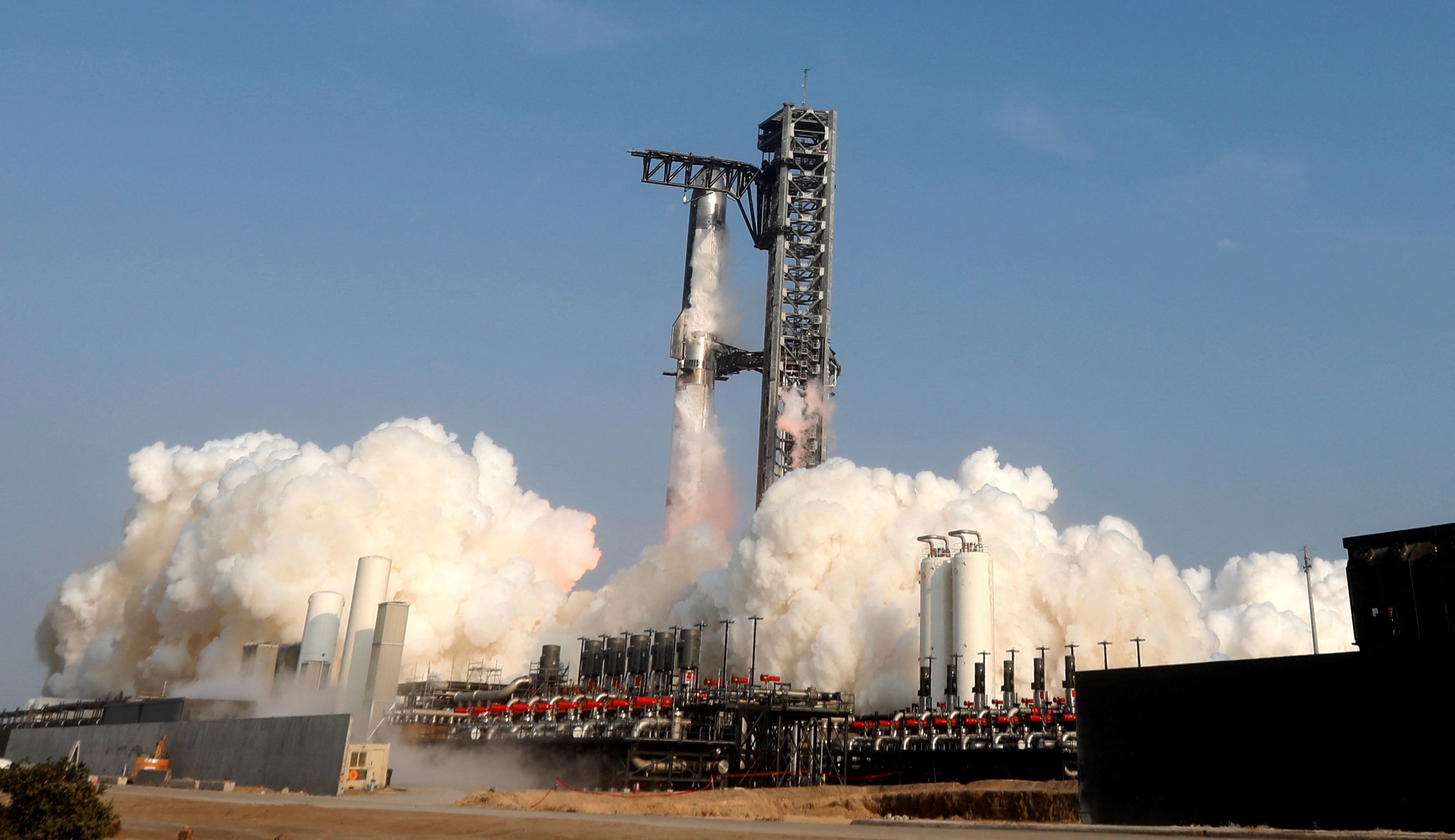 スペースＸ「スターシップ」、打ち上げ後制御失う　3回連続失敗