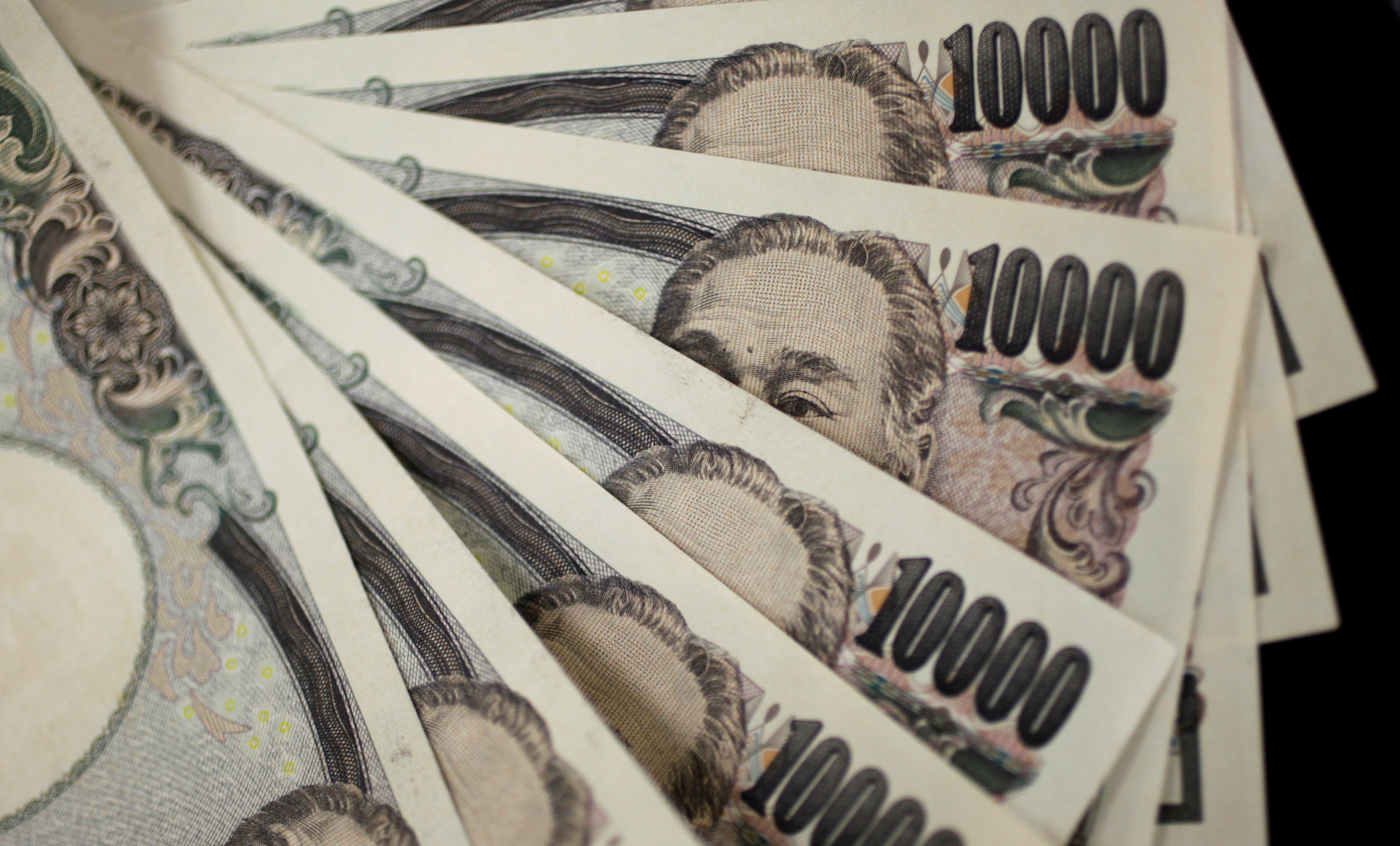 24年末の対外純資産533兆円、円安で過去最大も　34年ぶり首位陥落
