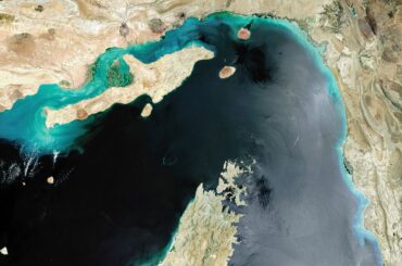 ペルシャ湾で通信信号に妨害行為、イスラエル・イランの戦闘が影響 - Bloomberg