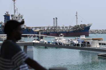 イランがホルムズ海峡を封鎖した場合の影響は－QuickTake - Bloomberg