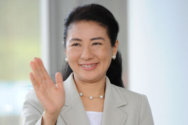 「コートが高級すぎる」「元ボーイフレンドが…」 ご成婚から32年 「雅子皇后」を苦しめた“誹謗中傷”と宮内庁の旧弊 - デイリー新潮