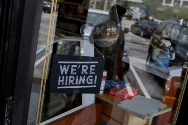 米4月求人件数、19.1万件増　先行き懸念で解雇が増加 | ロイター
