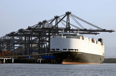 ＥＶ積載の貨物船で火災発生、鎮火できず太平洋上で船体破棄 - Bloomberg