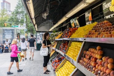米消費者のインフレ期待低下、労働市場への悲観和らぐ－ＮＹ連銀 - Bloomberg