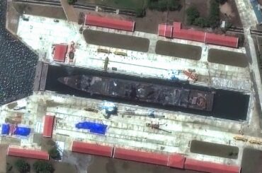 進水式で事故の北朝鮮駆逐艦、修理施設に到着＝米シンクタンク | ロイター